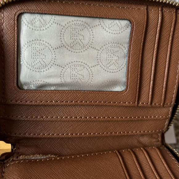 Michael Kors zip around wallet - Picture 6 of 14
